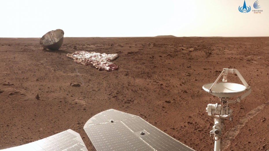 Der Fallschirm und das Hitzeschild von der Landung der Plattform von Zhurong. (Foto: CNSA) 