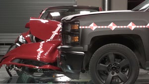 Tesla Crash Lab: Das passiert wenn ein Pickup in ein Model Y kracht