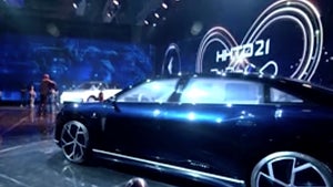 SUV, Limousine und Bus: Foxconn zeigt 3 Elektroautos SUV, Limousine und Bus: Foxconn zeigt 3 Elektroautos