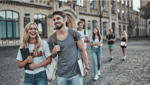 Erfolg an der Uni: KI bleibt meist unentdeckt und bringt bessere Noten – laut Studie