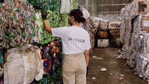 Dieses Startup will das globale Plastikproblem lösen Dieses Startup will das globale Plastikproblem lösen