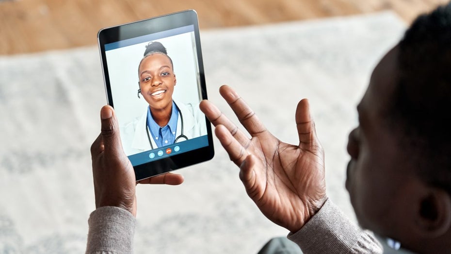 Inzwischen gibt es 28 „Apps auf Rezept“ im Diga-Verzeichnis. (Bild: Shutterstock / insta_photos) Apps auf Rezept: Das musst du über digitale Gesundheitsanwendungen wissen