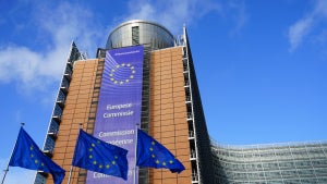 Brüssel verhängt Millionenstrafen gegen Apple und Meta: Erster Schlag unter neuem Digitalrecht