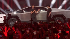 Tesla: Cybertruck mit zwei Jahren Verspätung angeblich fertig