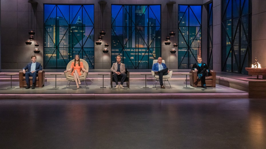 Volle Löw:innen-Power: Carsten Maschmeyer, Judith Williams, Nico Rosberg, Georg Kofler und Ralf Dümmel (von links nach rechts). (Foto: RTL / Bernd-Michael Maurer) DHDL: Das musst du über Williams, Kofler und Rosberg wissen