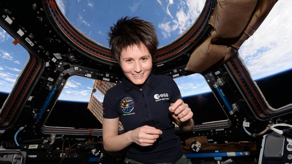 Macht gern Scherze: die italienische Astronautin der Esa, Samantha Cristoforetti auf der ISS. (Foto: Esa) Hollywood auf der ISS: Esa-Astronautin stellt Szene aus „Gravity“ nach