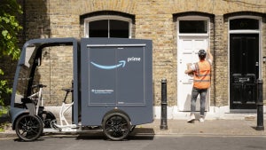 Amazon UK setzt auf elektrische Lastenfahrräder – mit Solarenergie betrieben Amazon UK setzt auf elektrische Lastenfahrräder – mit Solarenergie betrieben