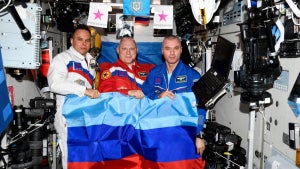 Propaganda auf der ISS: Nasa verurteilt Aktion russischer Kosmonauten Propaganda auf der ISS: Nasa verurteilt Aktion russischer Kosmonauten