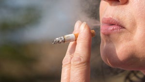 Rauchen schadet dem Beruf: Frau wird wegen Kippenpausen gekündigt