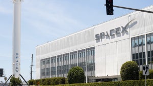 Cards Against Humanity klagt gegen Elon Musk: SpaceX hat Grundstück verlassen