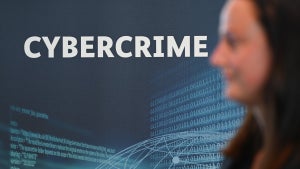Was macht eigentlich eine Cyberanalystin?