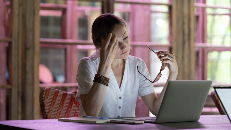 Studie zeigt: Jeder zweite Arbeitnehmer erlebt „Quiet Cracking“ – und die meisten merken es nicht mal