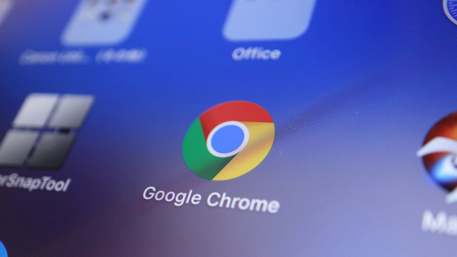 Nutzer:innen des Chrome-Browsers auf PC und Mac bekommen bald drei neue, hilfreiche Funktionen zur Verfügung gestellt. (Bild: Shutterstock / slyellow) Google Chrome soll KI-Browser werden: Diese 3 neuen Funktionen sollen Ordnung in dein Tab-Chaos bringen