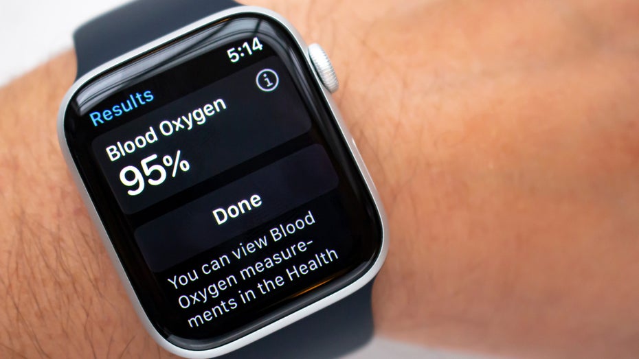Bei der Sauerstoffmessung gibt es offenbar gravierende Unterschiede. (Foto: Shutterstock / oasisamuel) Apple-Watch-Feature: Klage wirft Apple Rassismus vor