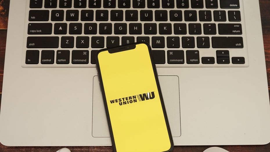 Western Union investiert in Kryptotechnologien. (Foto: Shutterstock/Sulastri Sulastri) Kryptohandel und eigene Token: Western Union meldet neue Marken an
