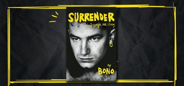 Portrait von U2-Sänger Bono als schwarz-weißes Buchcover mit gelber Schrift