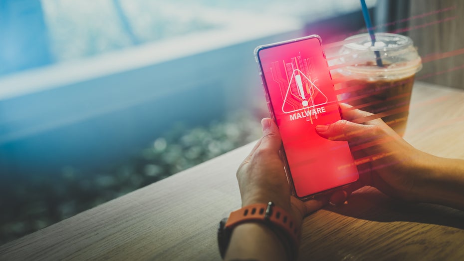 Trojaner finden sich immer wieder auf Android-Smartphones. Chameleon hat sich auf Banking- und Krypto-Apps spezialisiert. (Illustration: Fit Ztudio/ Shutterstock.com) Malware: Neue Chameleon-Variante kann Fingerabdrucksensoren aushebeln und Konten räumen