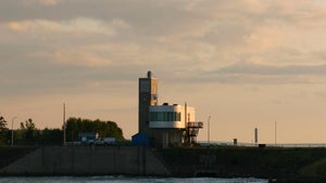 Wie funktionieren Gezeitenkraftwerke und warum gibt es nicht mehr davon? Wie funktionieren Gezeitenkraftwerke und warum gibt es nicht mehr davon?