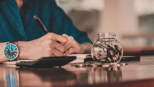 Weltspartag: Mit diesen Tricks hast du am Monatsende mehr Geld übrig