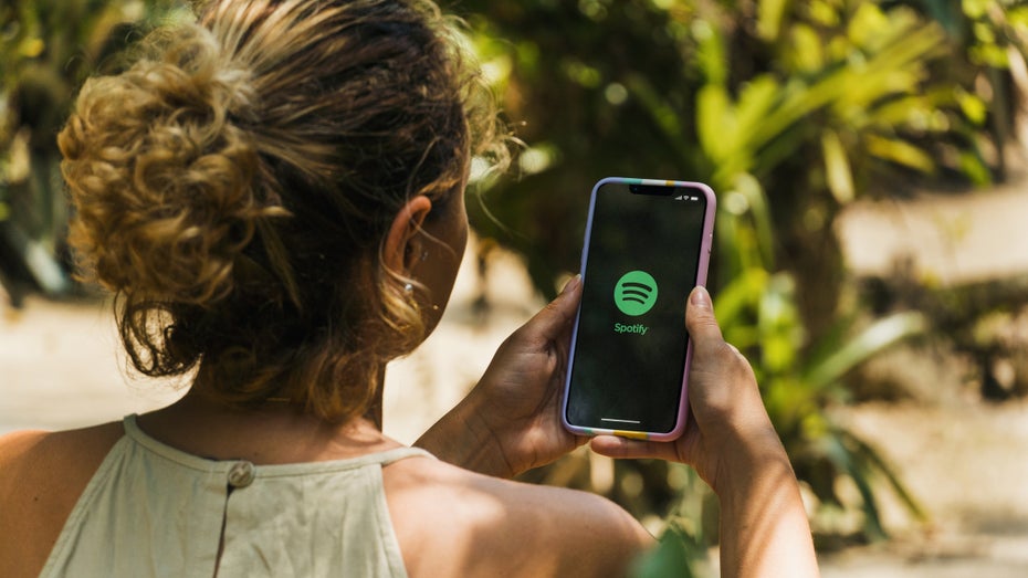 Spotify bietet ständig aktualisierte Features. (Foto: Diego Thomazini/Shutterstock) Spotify: Diese 10 Features bringen Abwechslung in eure Bibliothek