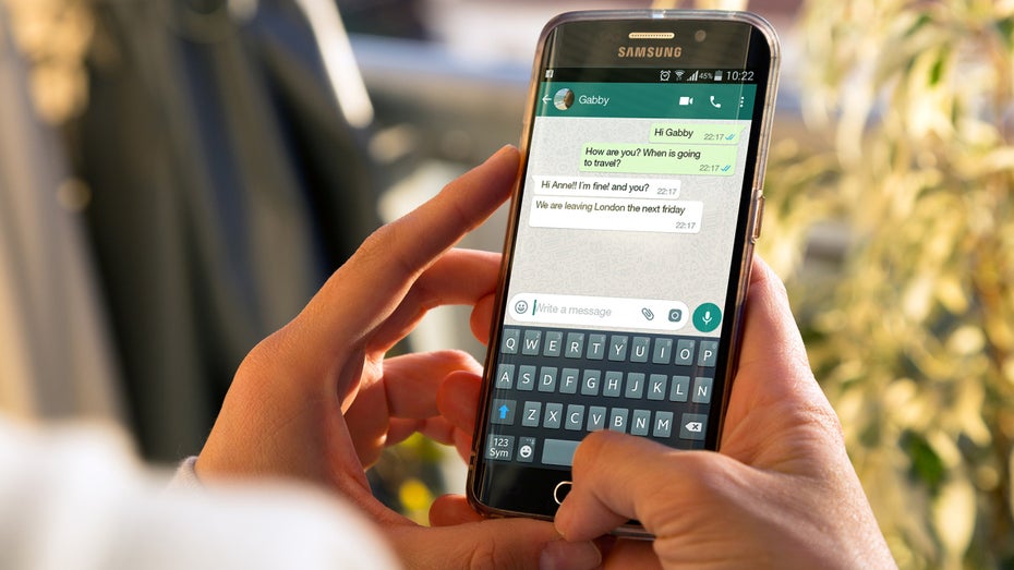 So wird WhatsApp wohl bald nicht mehr aussehen. Dank neuer Features können Nutzer:innen das Design selbst gestalten. (Foto: Shutterstock/Alex Photo Stock)