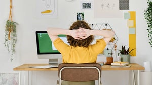 Warum Gen Z und Y die Karriereleiter nicht auf-, sondern absteigen wollen