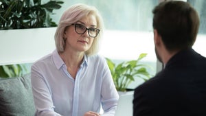 Schluss mit dem perfekten Anzug: Warum Authentizität im Bewerbungsgespräch trumpft