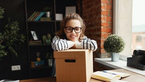 Kündigungsfrist: Juristin erklärt, wie du schneller aus deinem Arbeitsvertrag kommst