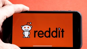 OpenAI schließt Partnerschaft mit Reddit ab – was das für dich bedeutet