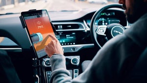 Wie dieses Startup autonomen Autos mit KI-Chatbots besseres Fahren beibringen will