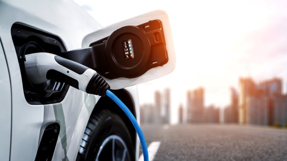 Elektroautos erfordern etwas mehr Sorgfalt bei der Routenplanung. (Foto: Blue Planet Studio/Shutterstock) Google Maps plant jetzt auch Routen mit Schnellladestationen für Elektroautos