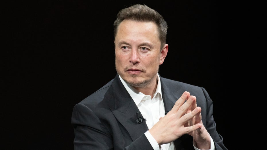 Elon Musk hat große Pläne für die Besiedelung des Mars. (Foto: Frederic Legrand - COMEO/Shhutterstock) Marsbesiedelung mit SpaceX: Dokumente enthüllen ambitionierte Pläne von Elon Musk