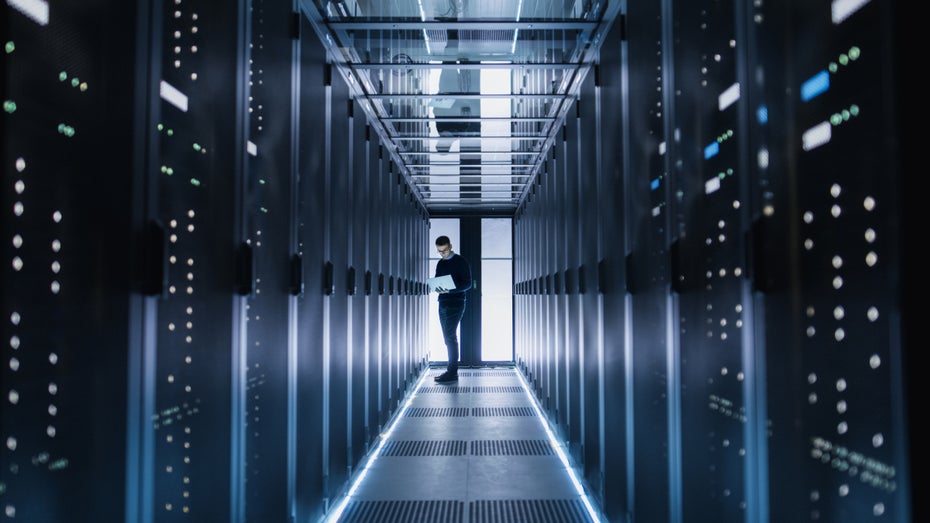 Die USA dominieren die Top-500-Liste der Supercomputer aus Mannheim. Aber das liegt wohl an einem Boykott. (Symbolfoto: Gorodenkoff/Shutterstock) Supercomputer: Diese Top-500 Bestenliste zeigt wer die meisten Exaflops hat
