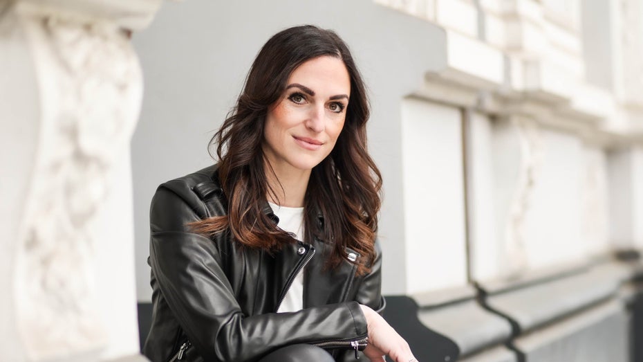 „Kontrolle führt zu Fake Work“: Warum Führungskräfte dringend mehr vertrauen müssen