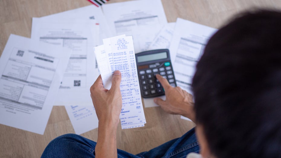 Warum der Onlinehandel für Frauen und Jüngere oft zur Schuldenfalle wird