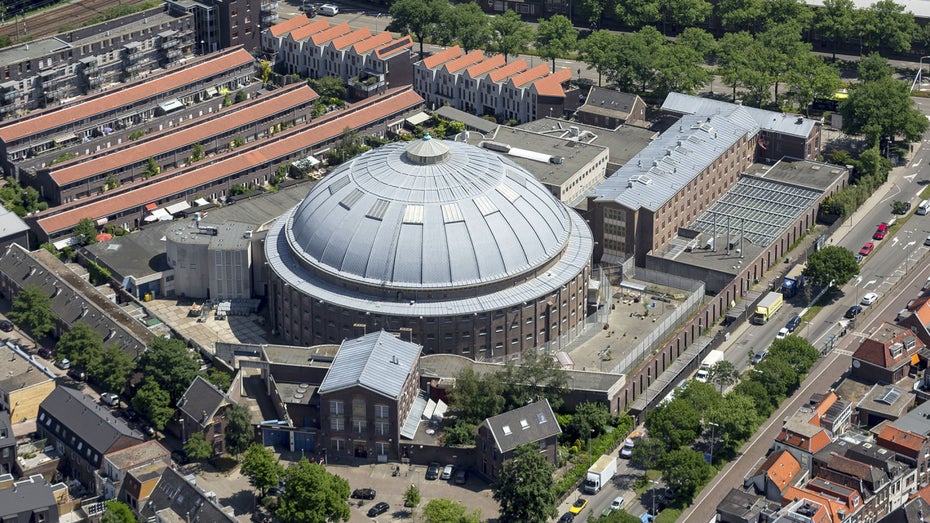 Amazon hat Büros und Meetingräume in einem Gefängnis bezogen