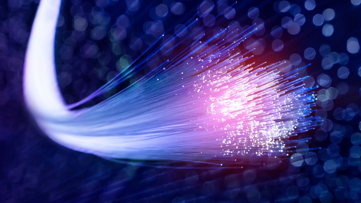 Faseroptik revolutioniert Datenübertragung: Erfolgreiche Teleportation von Quantenlicht über 30 Kilometer