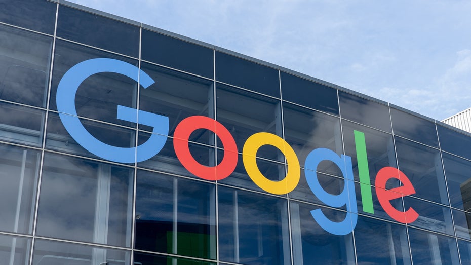 Diese Google-Links offenbaren, was der Suchgigant über dich weiß (Foto: JHVEPhoto / Shutterstock) Google und dein Datenprofil: 6 Links, die zeigen, wie gläsern du wirklich bist