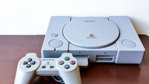 Einmalig: So sieht die PS5 im Design der ersten Playstation aus