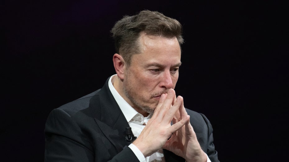 Elon Musk muss manche X-Postings weiterhin freigeben lassen. (Foto: Frederic Legrand - COMEO/Shutterstock) Börsenaufsicht behält die Oberhand: Warum Elon Musk auf X weiterhin nicht über alles posten darf