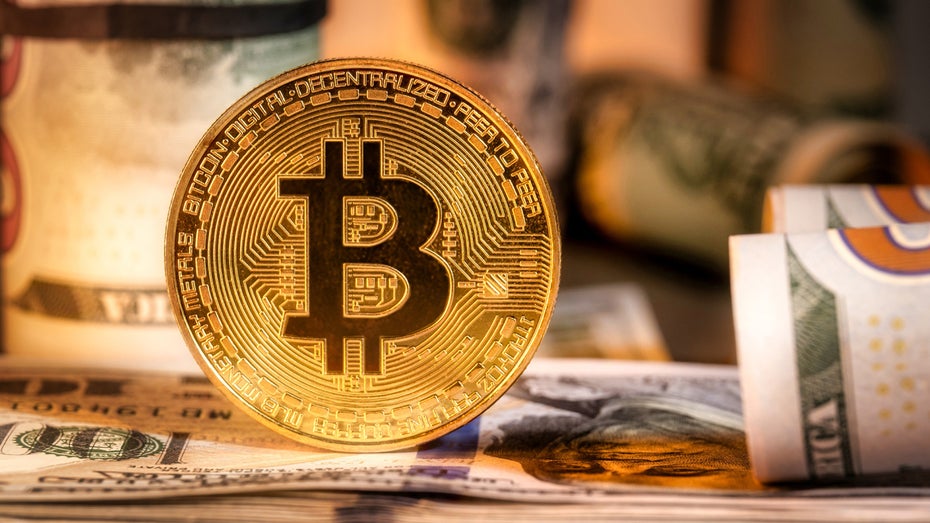 Kurswechsel: Jetzt planen auch die Sparkassen den Einstieg in den Bitcoin-Handel. (Bild: AlyoshinE/Shutterstock) Sparkassen öffnen sich für Bitcoin-Handel