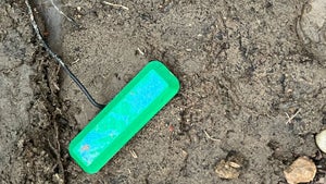 Forschungsteam entwickelt Batterie, die mit Erde betrieben wird