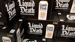 Warum diese Wassermarke ihre Verpackung als Werbefläche auf Ebay versteigert hat Warum diese Wassermarke ihre Verpackung als Werbefläche auf Ebay versteigert hat