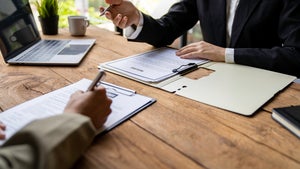 Bewerbung von ChatGPT schreiben lassen: Warum Firmen das leicht erkennen – und wie du das verhinderst Bewerbung von ChatGPT schreiben lassen: Warum Firmen das leicht erkennen – und wie du das verhinderst