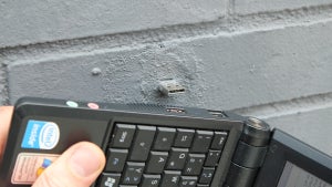 Dead Drops: Wie USB-Sticks in Wänden eine alternative Cloud bilden