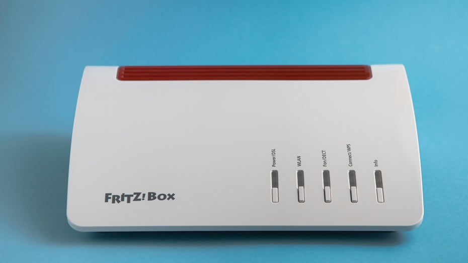Fritzboxen stehen unter Beschuss. (Foto: SLindenau/Shutterstock) Angreifer versuchen, fremde Fritzbox-Router zu übernehmen – das kannst du dagegen tun