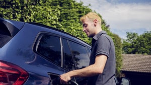 Von 11 bis 24 E-Autos pro Säule: So stark unterscheidet sich die Lade-Situation in den Bundesländern