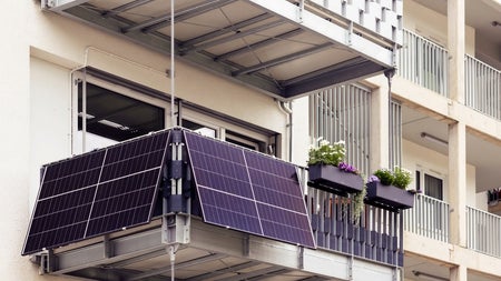 Blackout per Fernsteuerung: Experte entdeckt alarmierende Sicherheitslücken in Balkonkraftwerken Blackout per Fernsteuerung: Experte entdeckt alarmierende Sicherheitslücken in Balkonkraftwerken