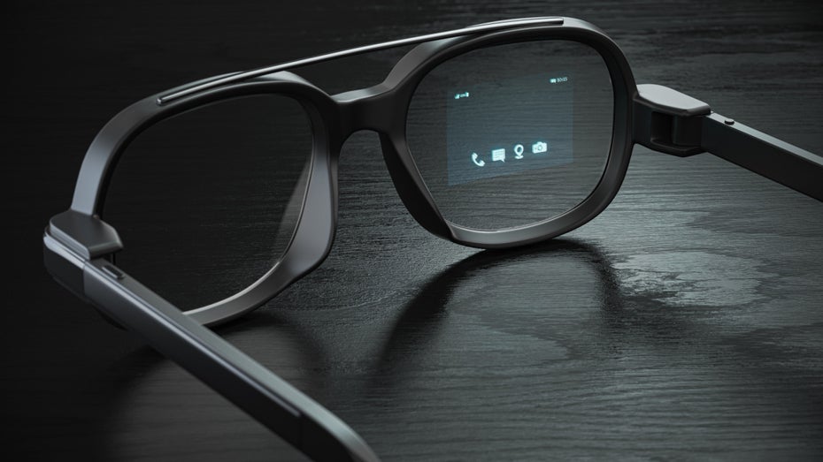 Smartglasses werden immer smarter. Das Lasermodul von TDK ist in dieser Brille allerdings nicht verbaut. (Symbolfoto: Maxx-Studio / Shutterstock) Noch kleiner als ein Fingernagel: Mini-Lasermodul soll Smartglasses zum Durchbruch verhelfen
