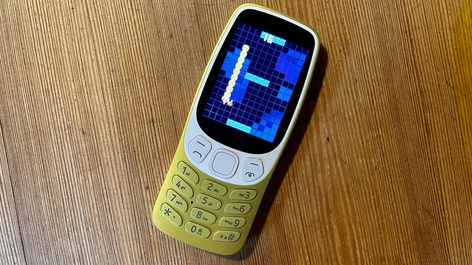 Dumbphone-Experiment: Was passiert, wenn du dein iPhone gegen ein Nokia 3210 tauschst Dumbphone-Experiment: Was passiert, wenn du dein iPhone gegen ein Nokia 3210 tauschst